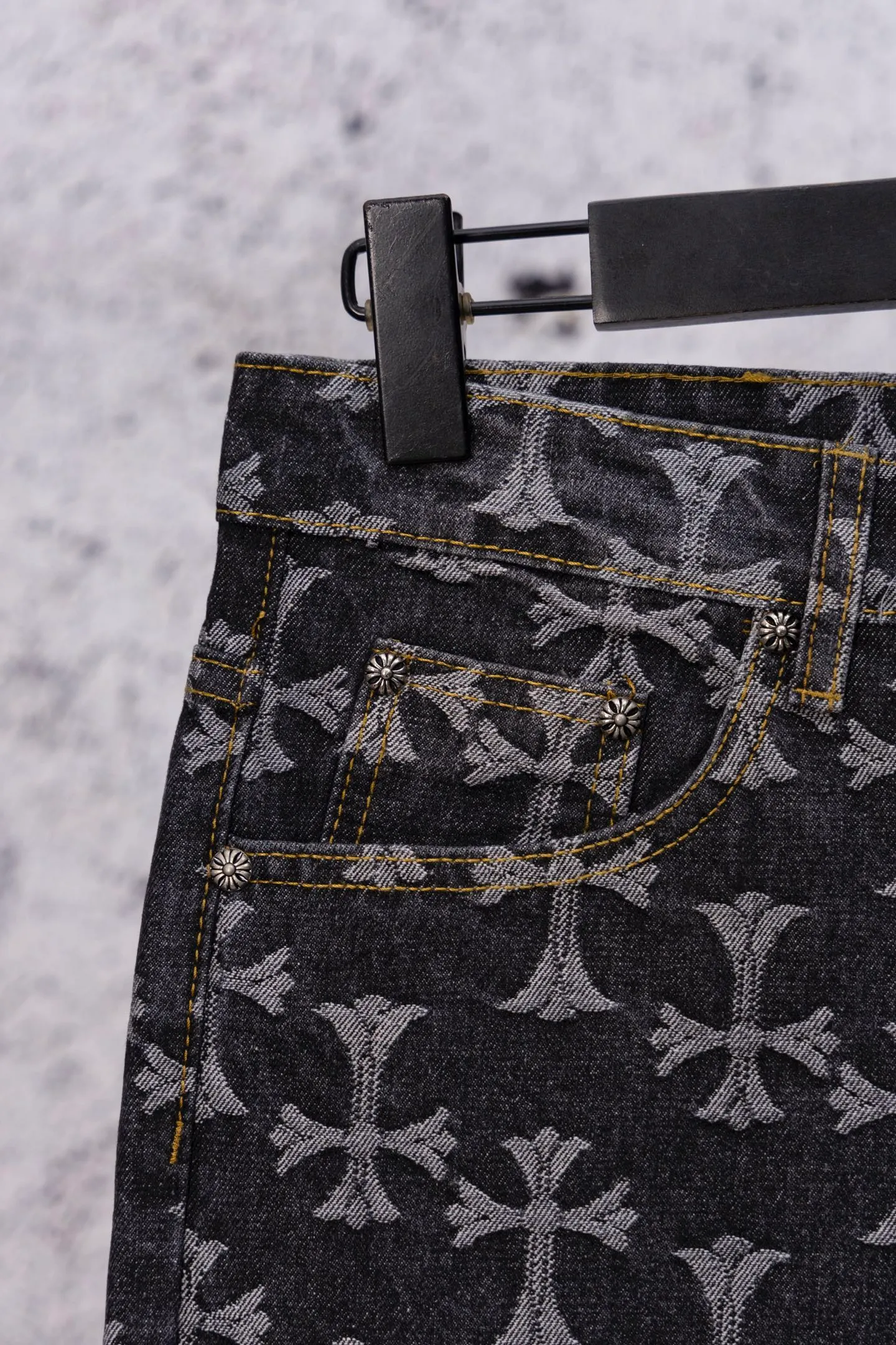 P200 Chrome Hearts CH Chrome Hearts double-sided full-print LOGO jacquard dark pattern heavy-duty denim jacket jeans denim suit same style as Internet celebrity star cross full-print denim jacket jeans, unique cross design elements plus all-over printing, full of design sense. It is made of 100% denim cotton fabric with heavy coarse yarn count, which ensures a stiff and tough silhouette while being soft, comfortable and breathable. The lapel is designed with silver buttons and is full of texture. The classic white cross logo is all over the dress, making it a perfect versatile style for spring and summer! Customized jacquard fabric, you can wear it in various styles. This gender-neutral shirt is a must-have for nightclubs. It can be worn as a jacket for both men and women. It can be easily worn by both men and women! The original loose version is made of high-quality pure cotton fabrics. The fabric pattern is high-definition and delicate without burrs. It is comfortable and breathable to wear. All the buttons are molded and customized. It is casual and fashionable and can be matched with any bottoms. It can be windproof and sunproof in spring and summer. It can be worn outside in autumn and winter! Easily concave shape makes you look slimmer and taller, perfect for both men and women! Color: Black Blue Size: Jacket S-XL Pants 28-36